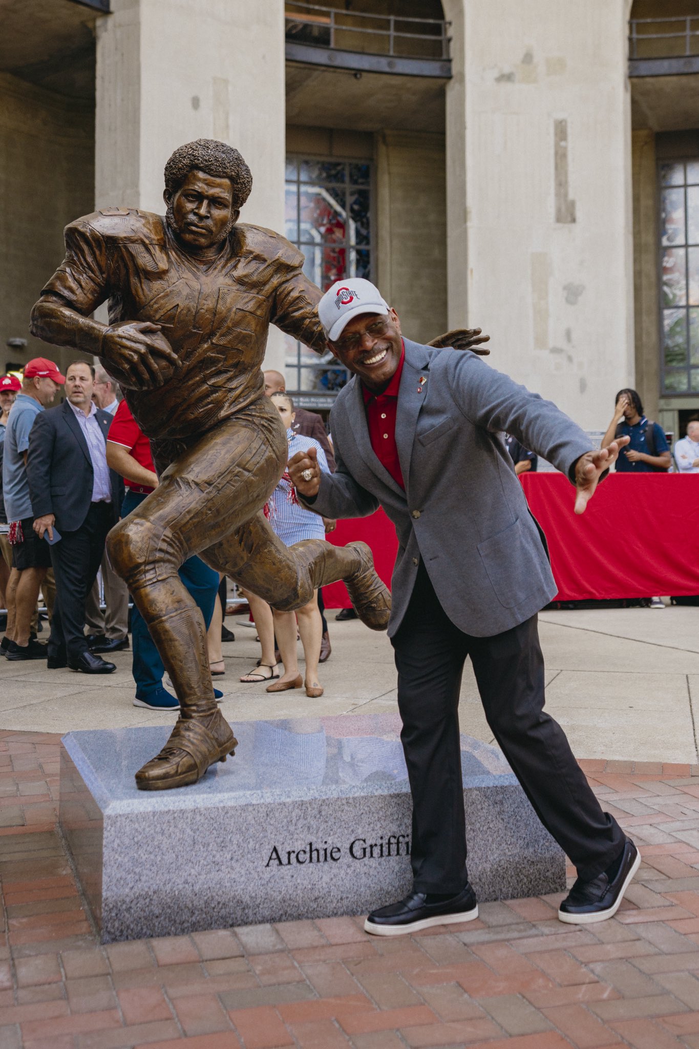 Archie Griffin Unveils His Statue Outside Ohio Stadium